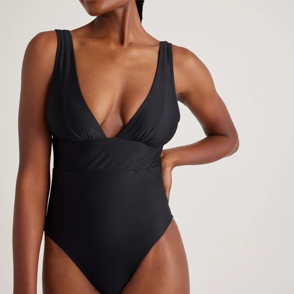 NWT Quince Italian Plunge One-Piece Swimsuit L
